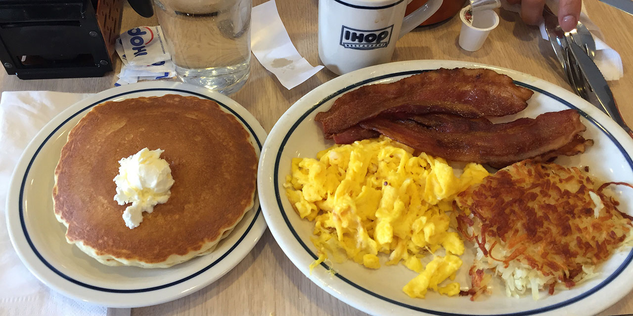 IHOP - Como é o café da manhã americano