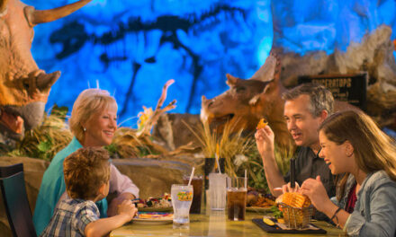 Conheça o T-Rex Café, o lugar onde você come com os dinossauros