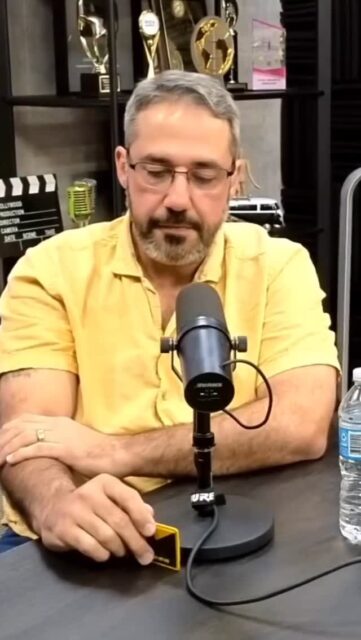 Nos EUA, para muitas pessoas, a arma está ligada à ideia de proteção e segurança.
Mas o assunto envolve cultura, leis e muita responsabilidade.
Assiste até o final 👀

#armasEUA #vidaNosEUA #culturaAmericana #seguranca #reelsInformativo